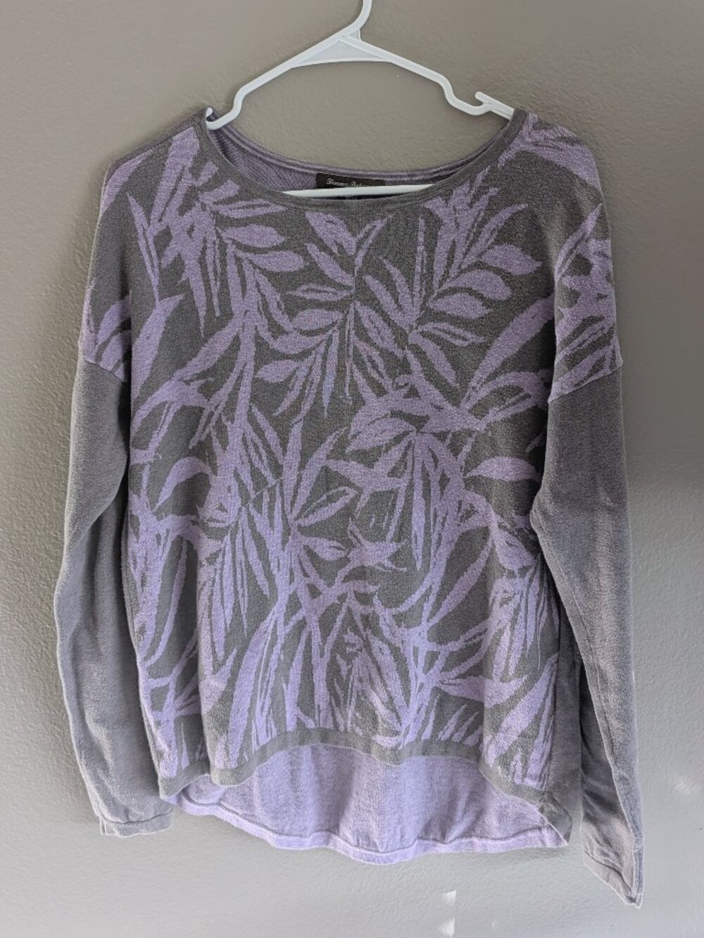 Tommy Bahama Women's Medium Gray Lavender Floral Leaf Print Sweater Long Sleeve